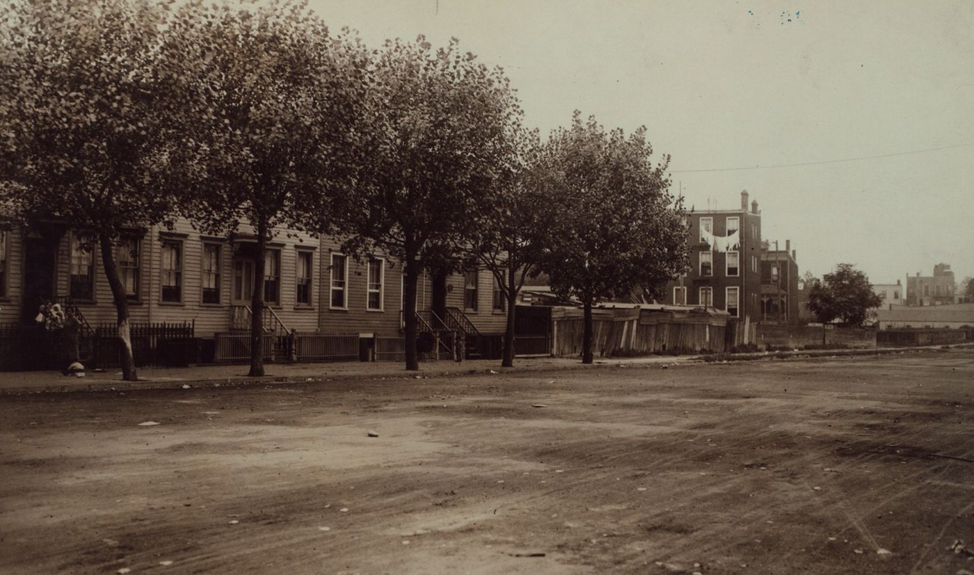 Hoyt Avenue - Kindred Street.