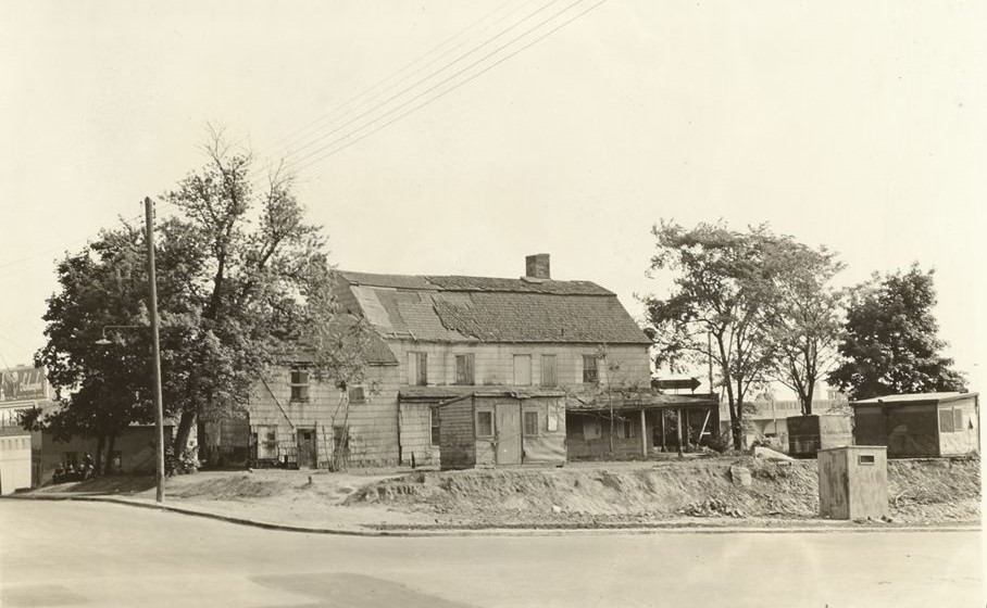 Northern Boulevard - Lawrence Street.