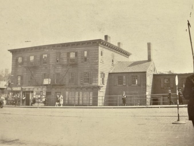 Northern Boulevard - Lawrence Street.