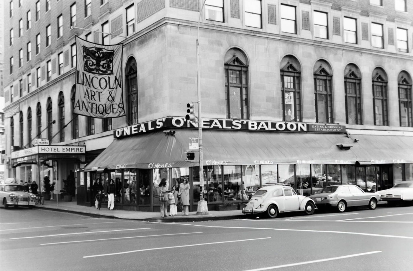 O'Neal'S Baloon, With A Lincoln Art &Amp;Amp; Antiques Banner Hanging Outside The Hotel Empire On Columbus Avenue In Manhattan, 1976.