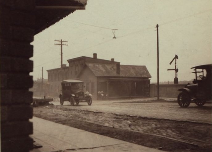 Metropolitan Avenue - Fresh Pond Road, 1922
