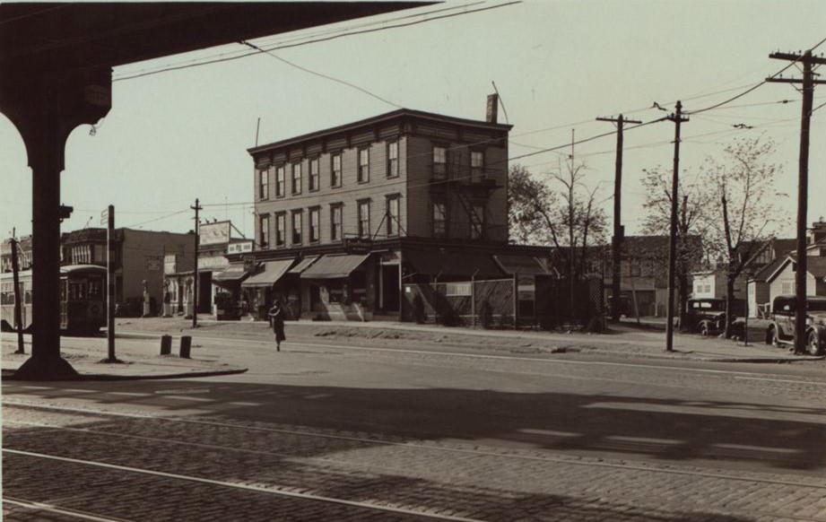 Metropolitan Avenue - Jamaica Avenue.