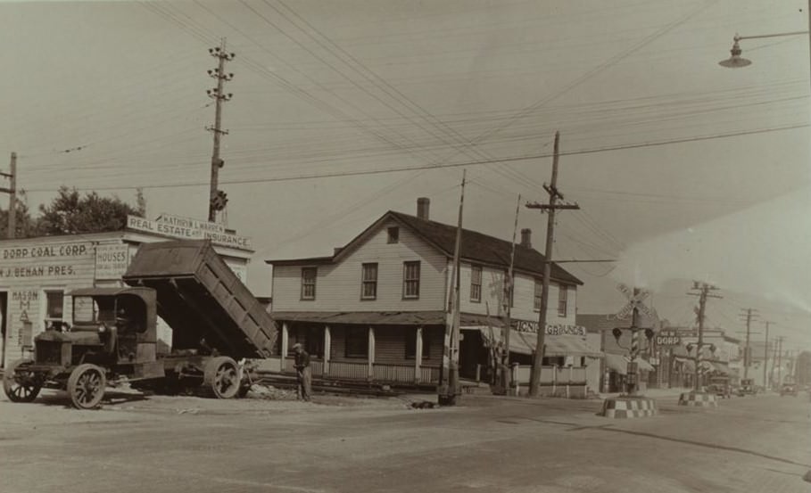 New Dorp Lane and South Railroad Avenue, 1929.