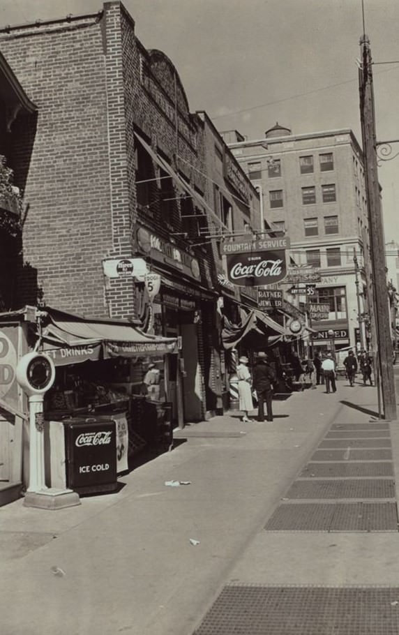 Roosevelt Avenue - Main Street (East)., 1935