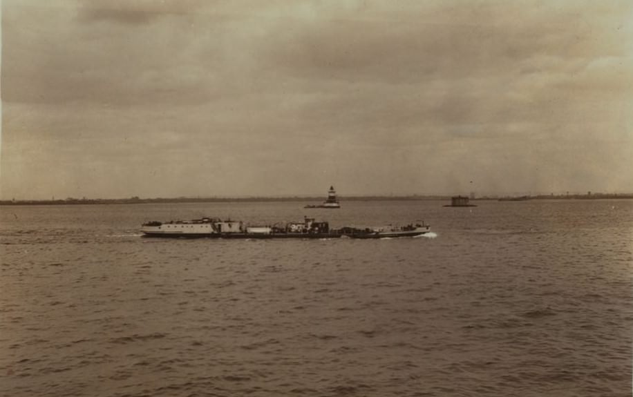 Upper Bay, Staten Island, St. George, Robbins Reef Lighthouse, 1933.