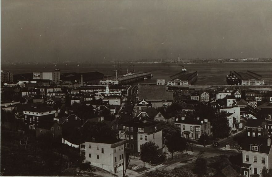 Tompkinsville - Tompkins Circle on Pavilion Hill, 1939.