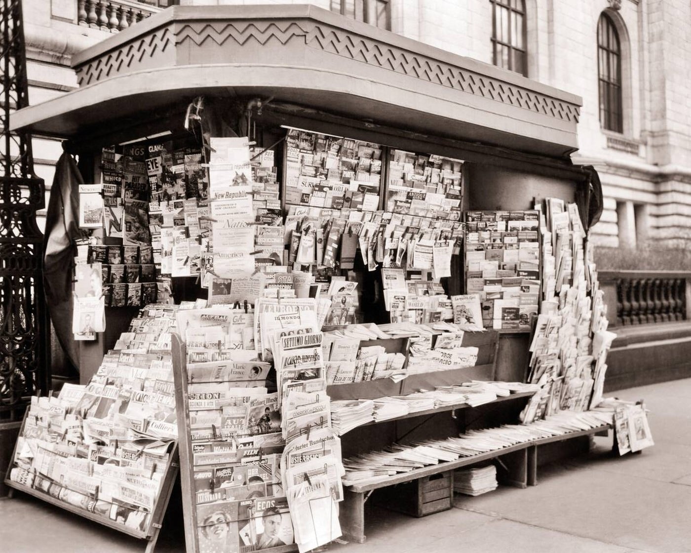 International Newspapers And Magazines On Sale At Sidewalk Newsstand On 42Nd Street And Fifth Avenue, New York City, 1950S.
