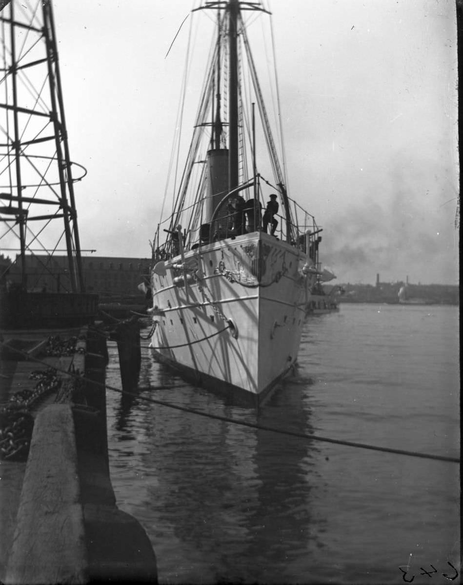 The Uss Dolphin, Brooklyn Navy Yard, New York City, 1900S.