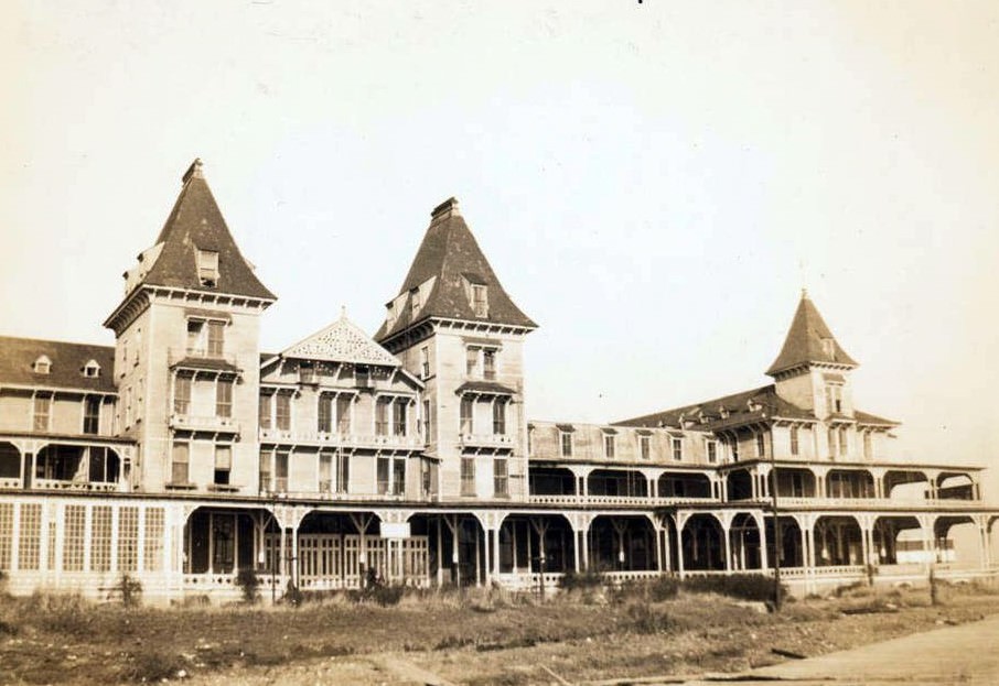Hotel Brighton, Brighton Beach, 1923.