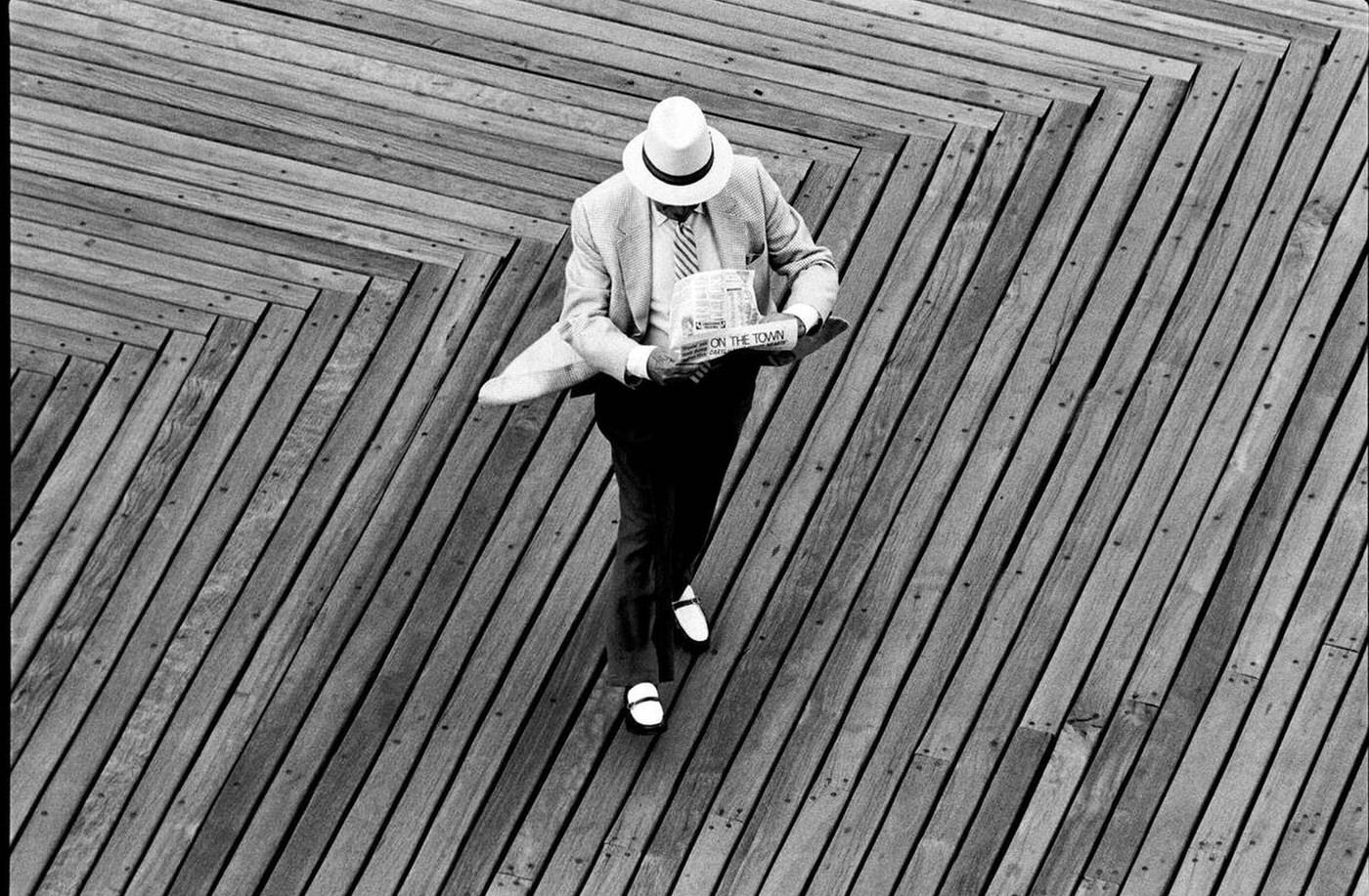 Reading While Walking, Brighton Beach, 1987.