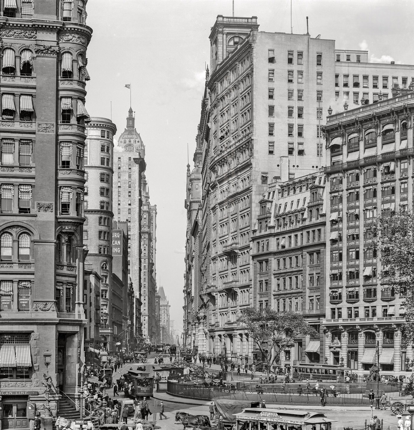 The Canyon Of Lower Broadway At Bowling Green And Battery Place, 1911.