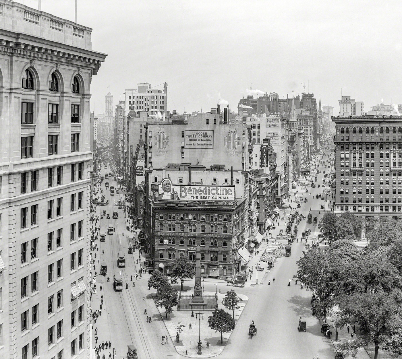 Madison Square, Worth Square Monument At Broadway And Fifth Avenue, 1910.