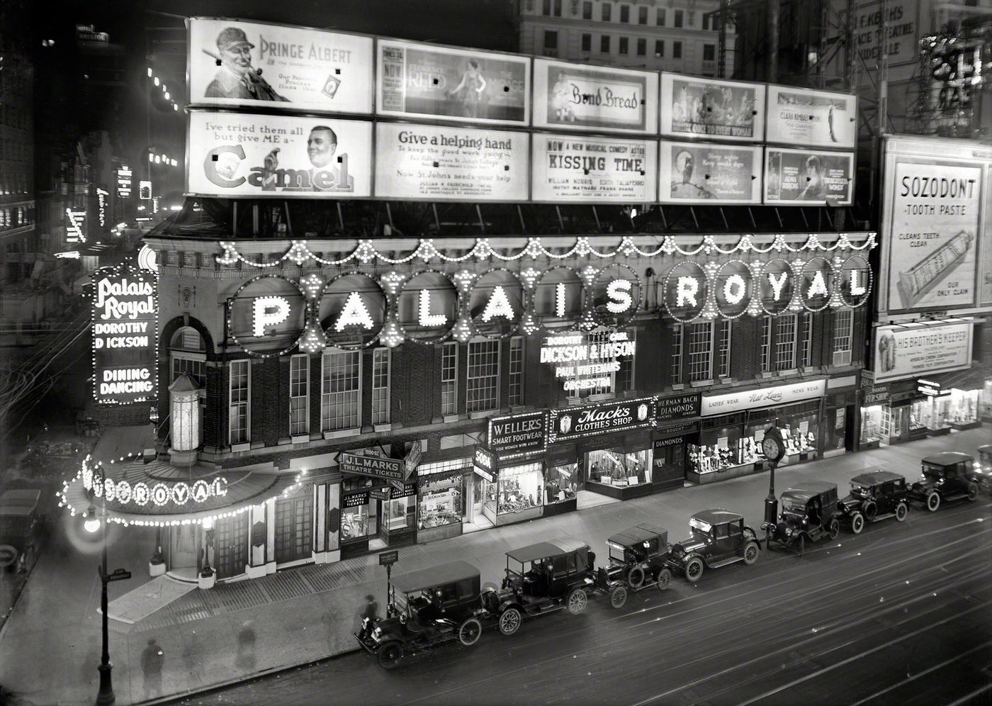 New York, Palais Royal On Broadway, 1920.