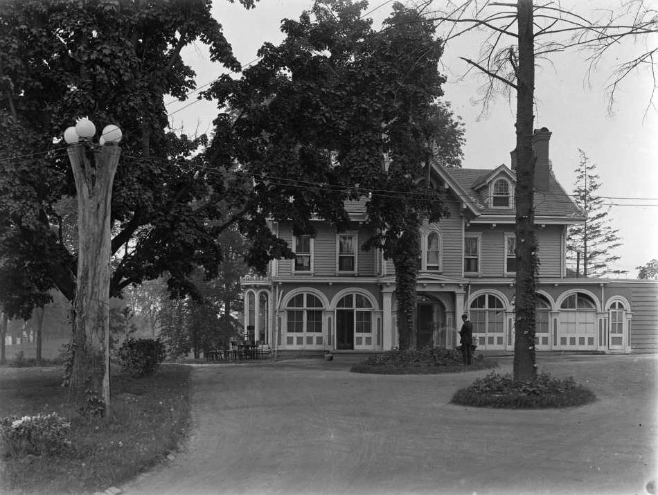 The Woodmanston Inn, Morris Park, Bronx, 1914.