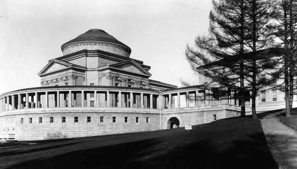 Uptown Campus Of New York University Library And Hall Of Fame For Great Americans Ambulatory, Bronx.