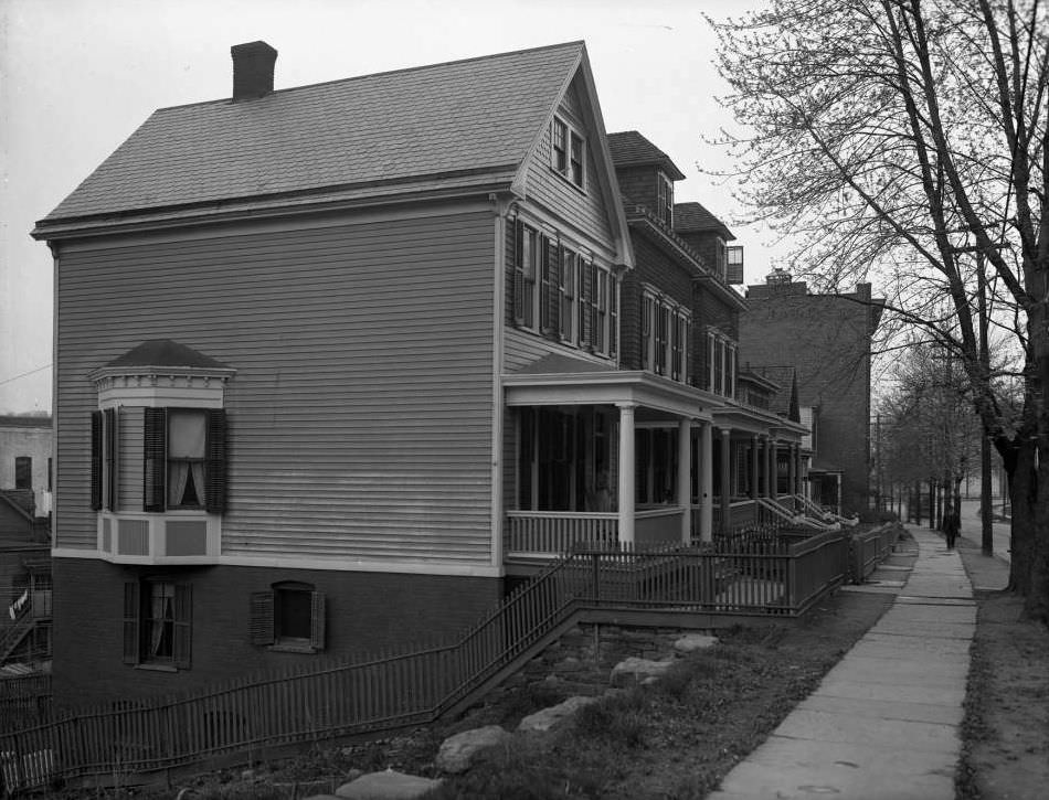 3394 Fort Independence Street, Bronx, 1916.
