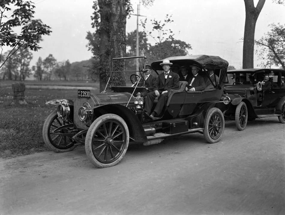 Real Estate And Newspaper Men In A Car At The Woodmanston Inn, Morris Park, Bronx, 1914.
