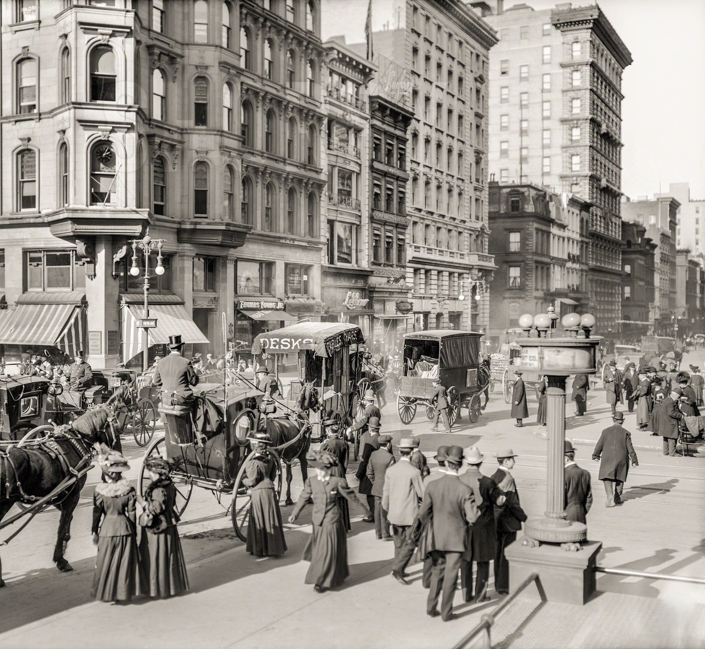 Fifth Avenue And 42Nd Street, New York, Circa 1908.