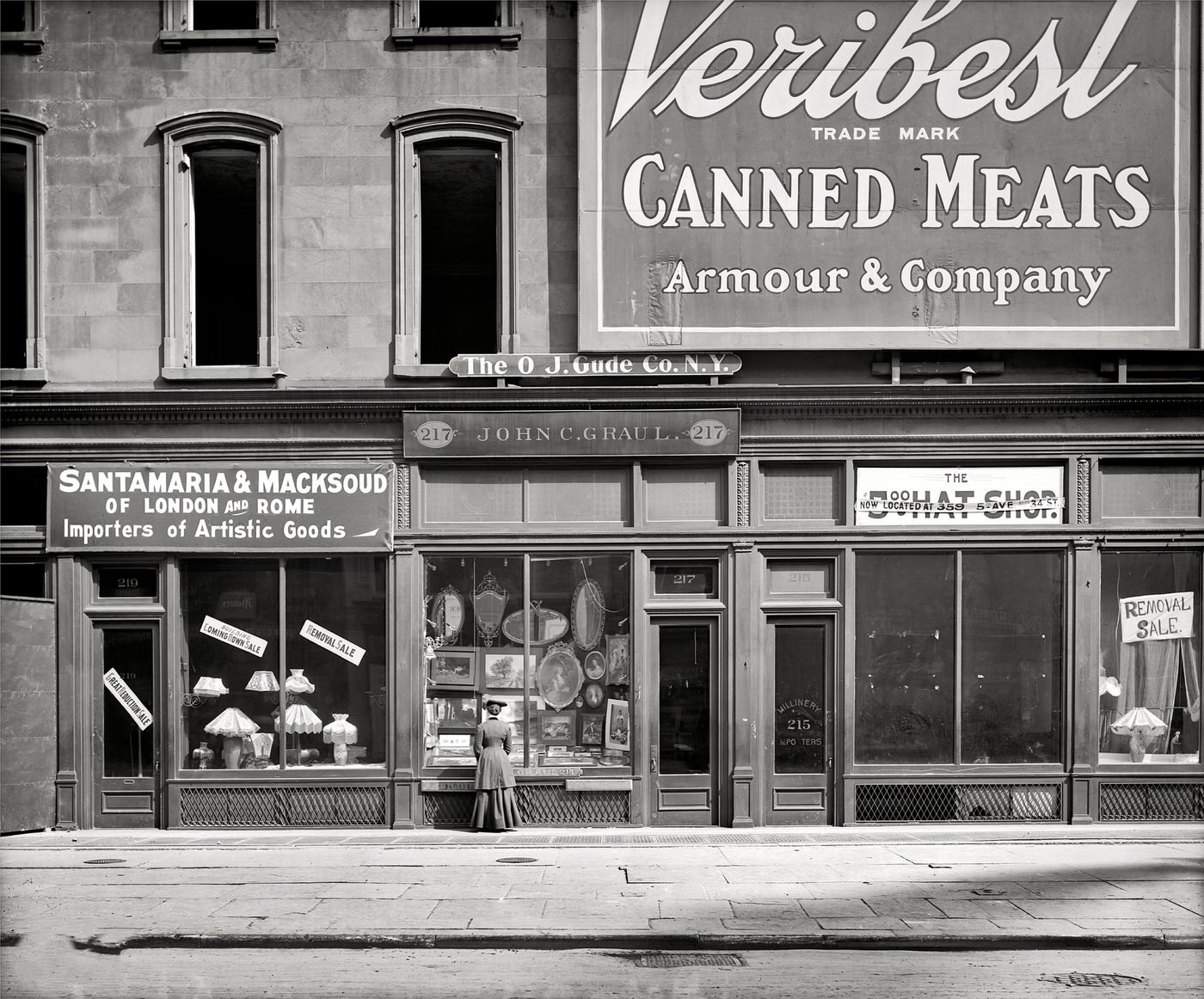 John C. Graul'S Art Store, 217 Fifth Avenue, New York, Circa 1900.