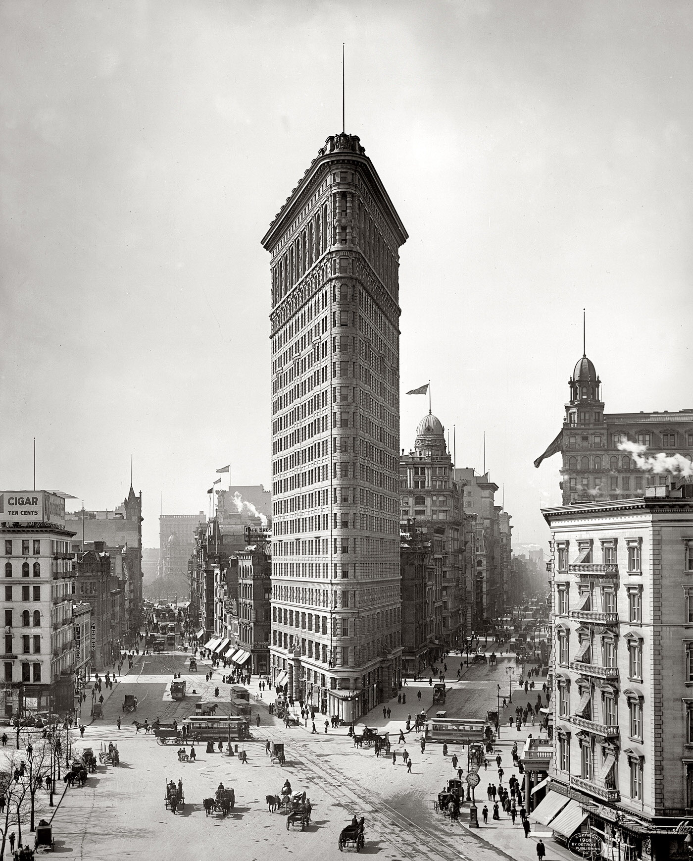 Flatiron Building, Broadway And Fifth Avenue, New York, Circa 1905.