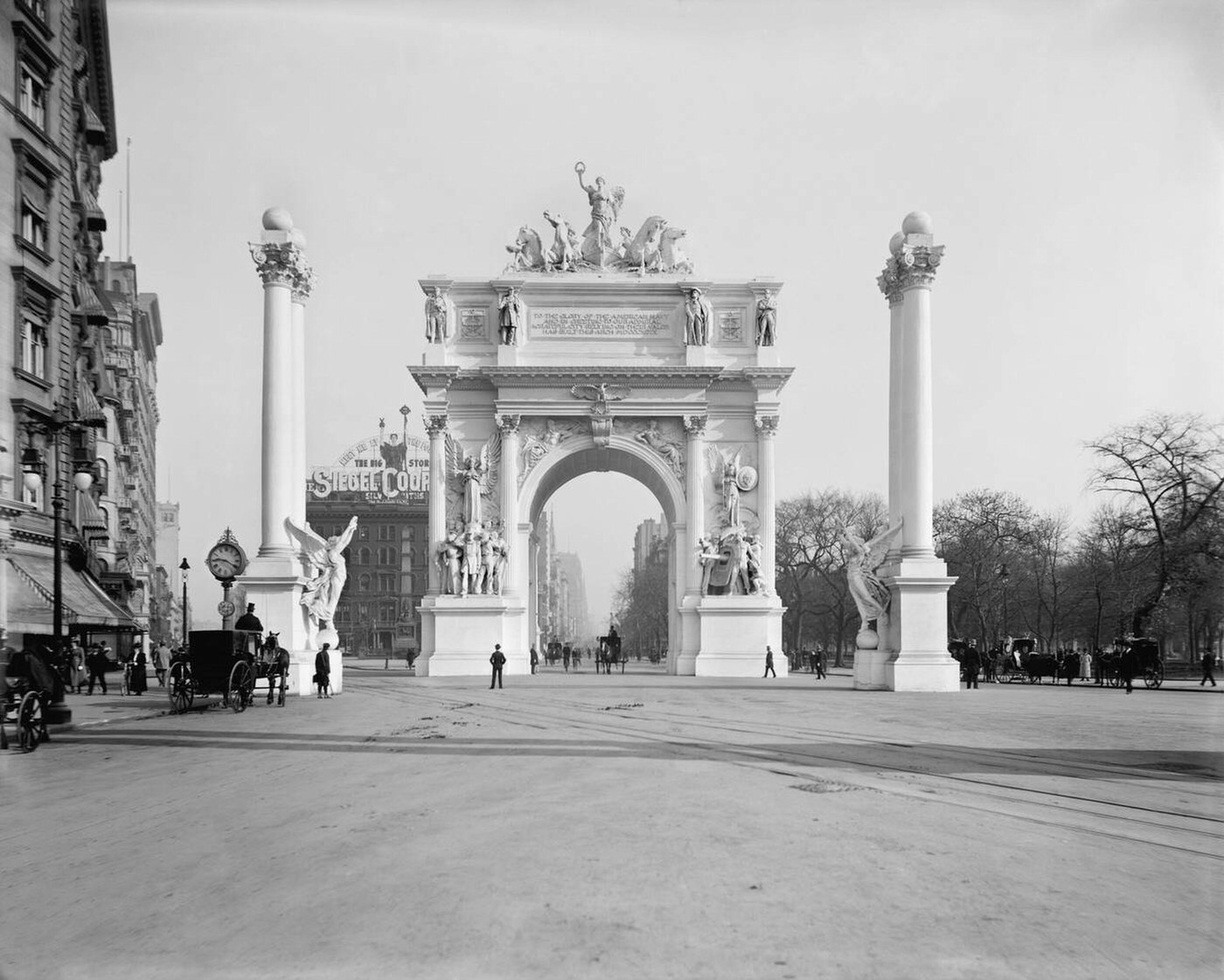 Dewey Arch, New York City, 1900.