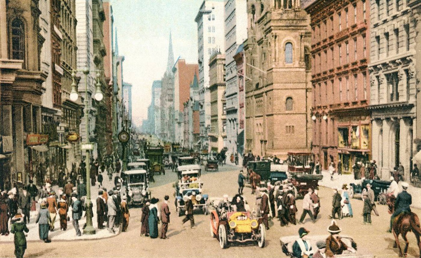 Busy Scene On Fifth Avenue, New York City.