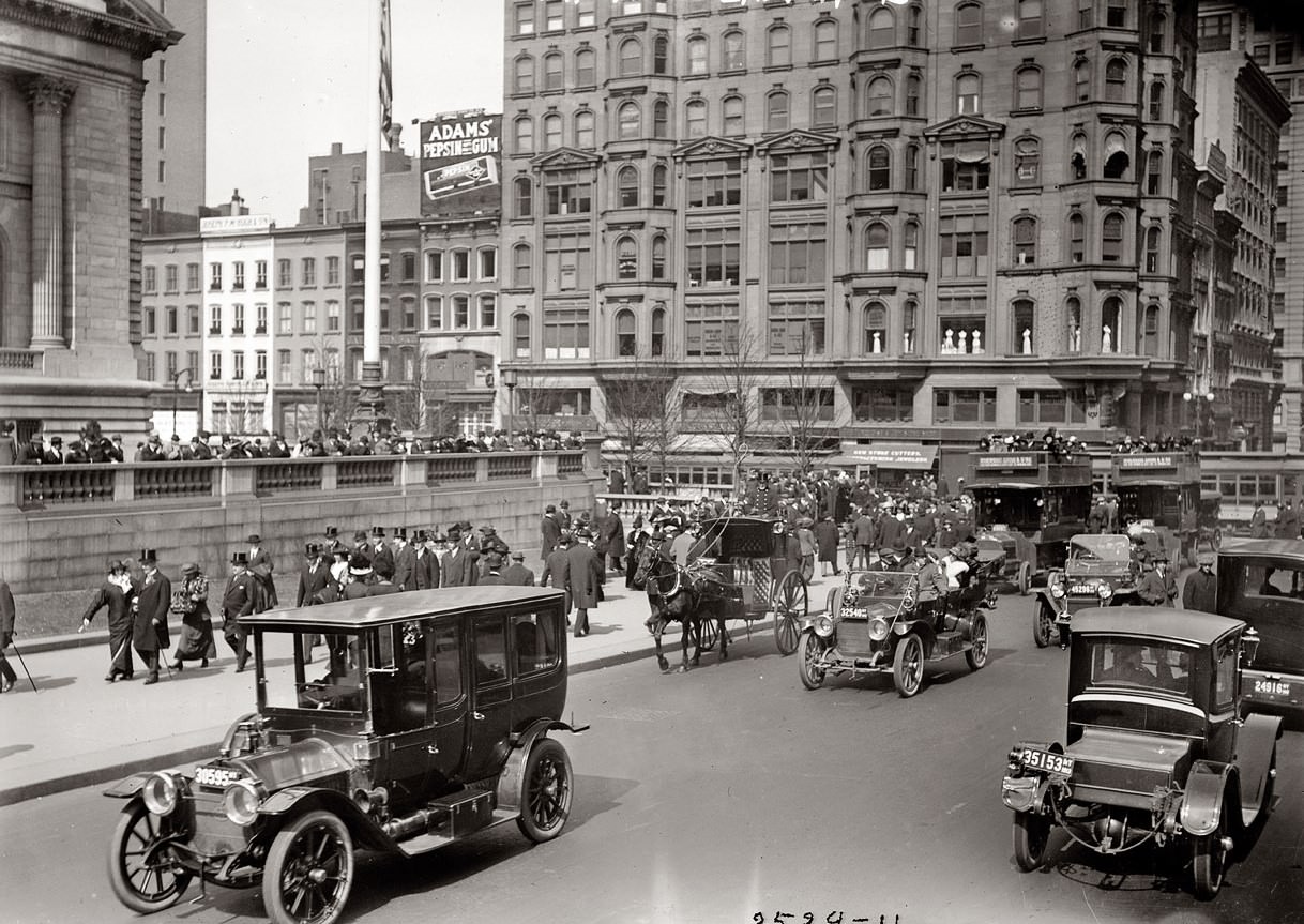 Fifth Avenue, New York, Easter 1913.