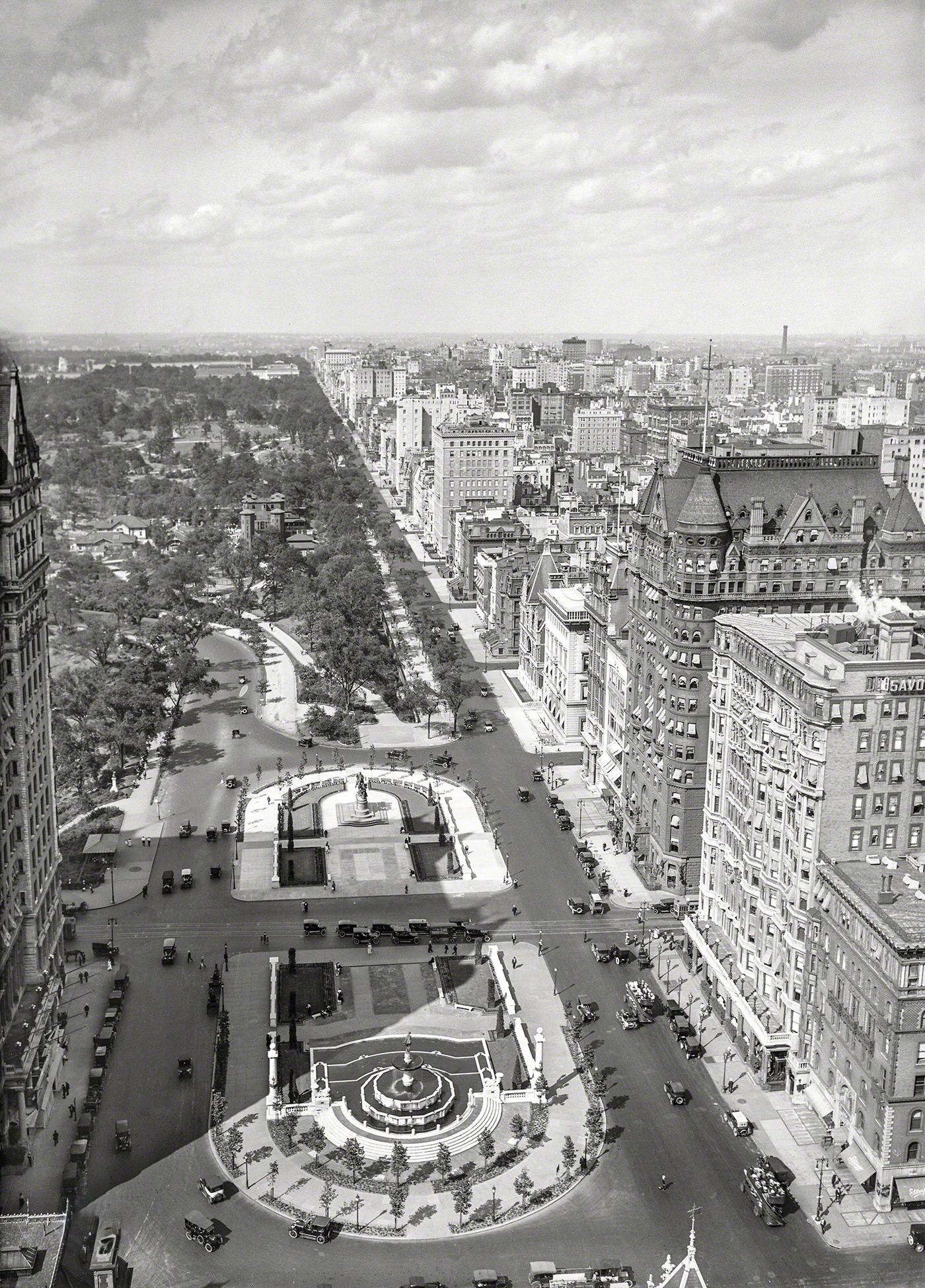 Fifth Avenue And Grand Army Plaza, North Toward Central Park, New York, Circa 1918.