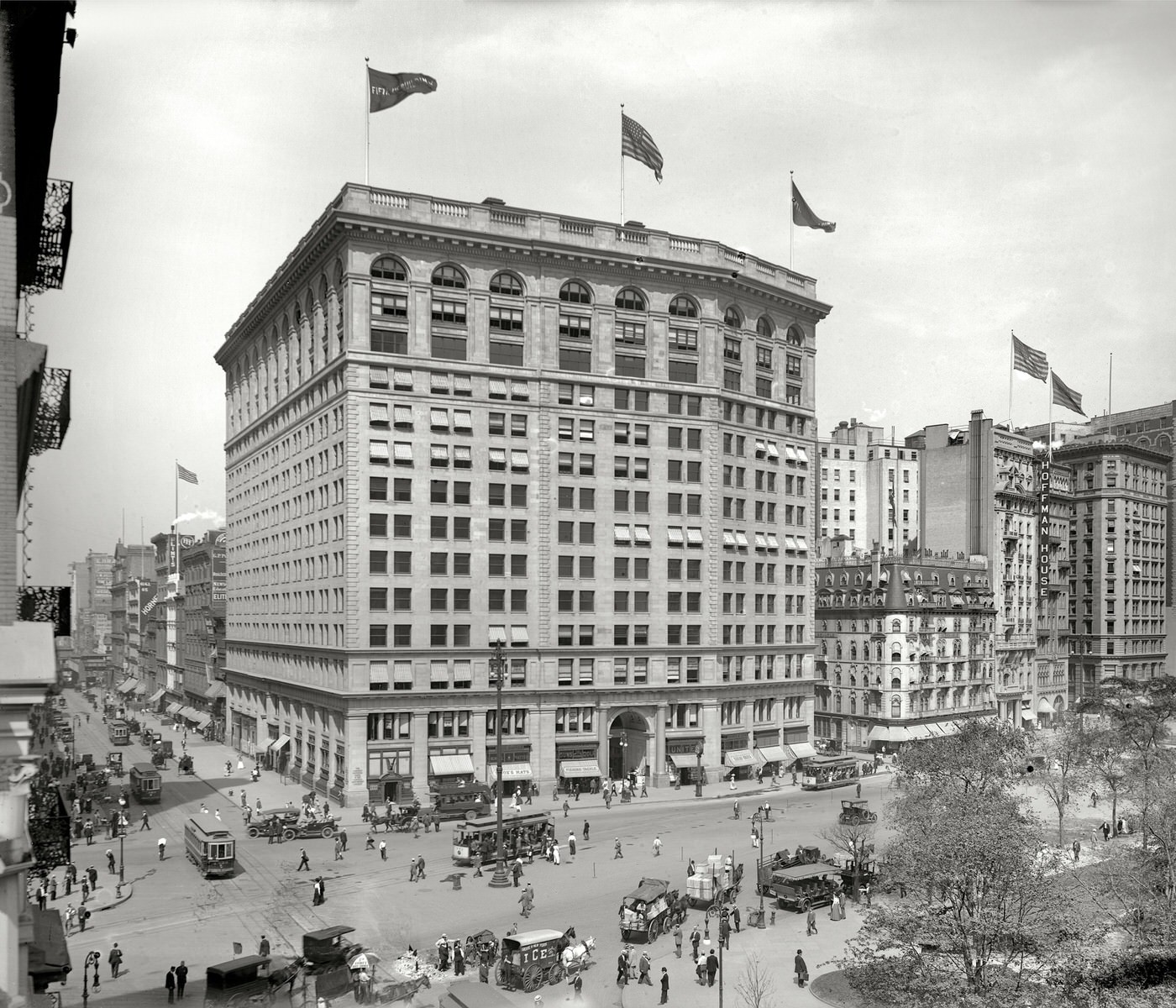 Fifth Avenue Building At Broadway On Madison Square, New York, Circa 1910.
