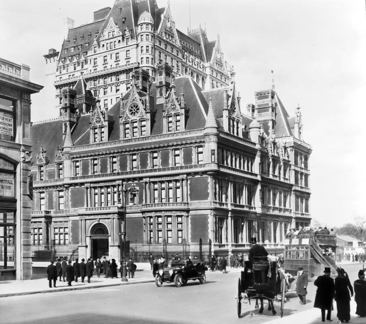 Cornelius Vanderbilt Ii House, Looking North Across The Intersection Of 5Th Avenue And 57Th Street, New York, May 1910.