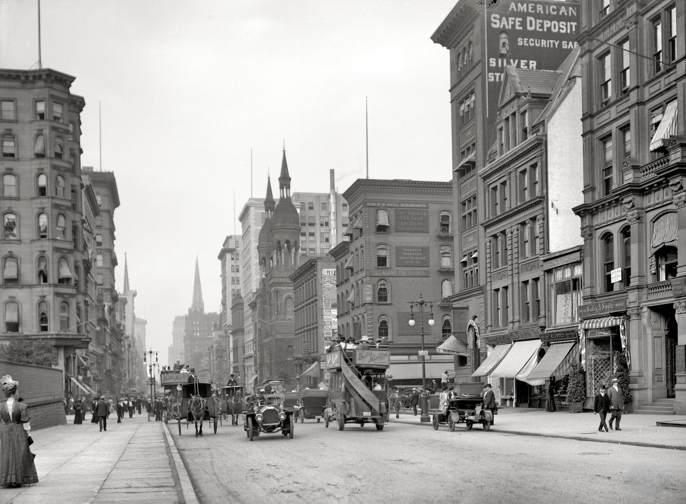 Fifth Avenue Near 42Nd Street, New York, Circa 1910.