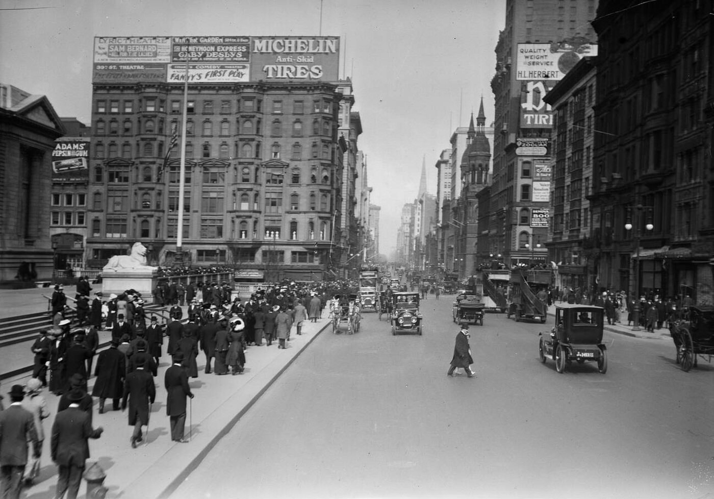 Fifth Avenue And 42Nd Street, New York City On Easter Day, March 23, 1913.
