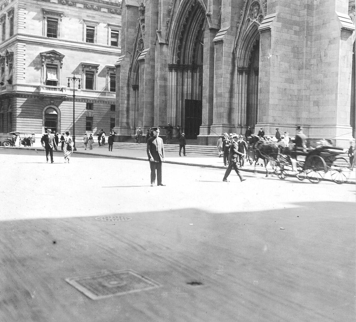 Scene On Fifth Avenue In Front Of St. Patrick'S Cathedral, Gasless Sunday In New York City, Circa 1918.