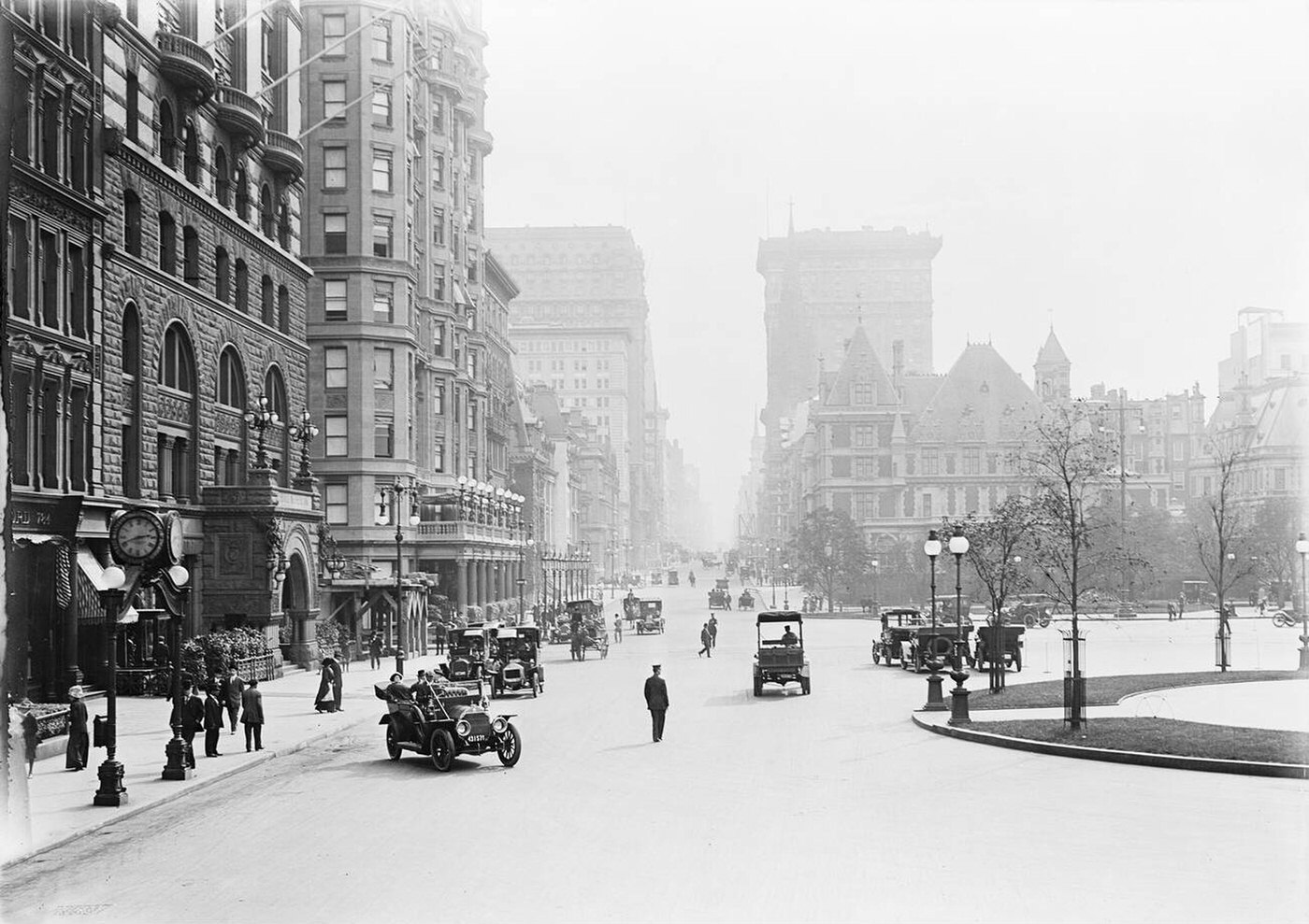 Fifth Avenue Looking South From 60Th Street, New York City, Circa 1910.