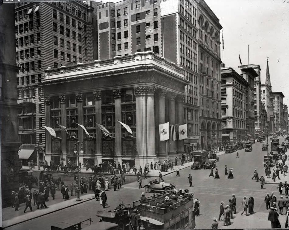 Fifth Avenue At 34Th Street.