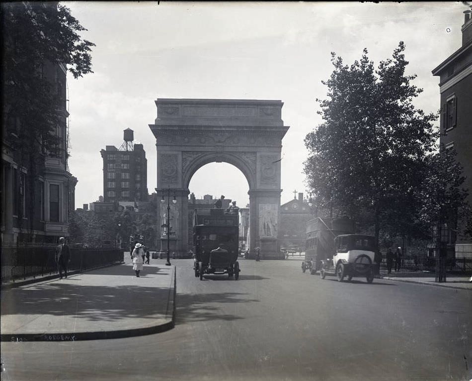 Fifth Avenue Near 8Th Street, Looking South Towards Washington Square Arch, 1921.