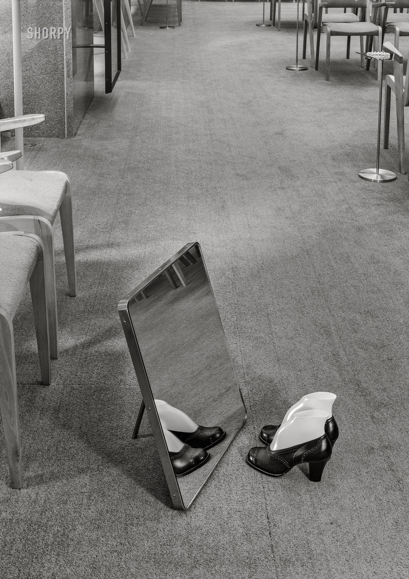Florsheim Shoes, 516 Fifth Avenue, 1946.