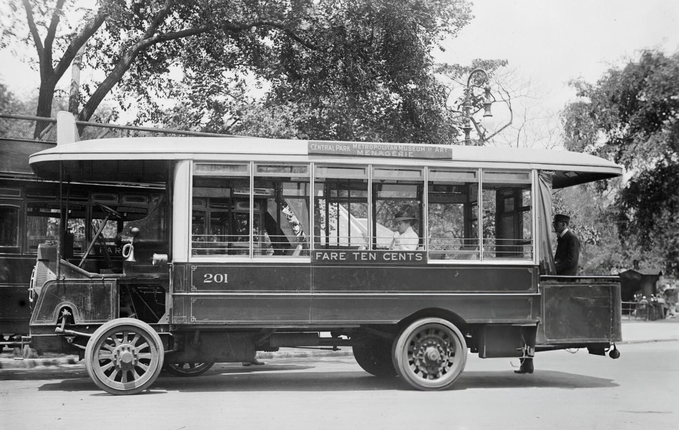Fifth Avenue Bus