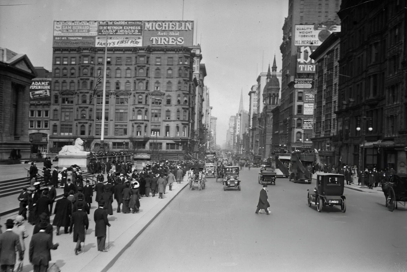Fifth Avenue And 42Nd Street On Easter Day