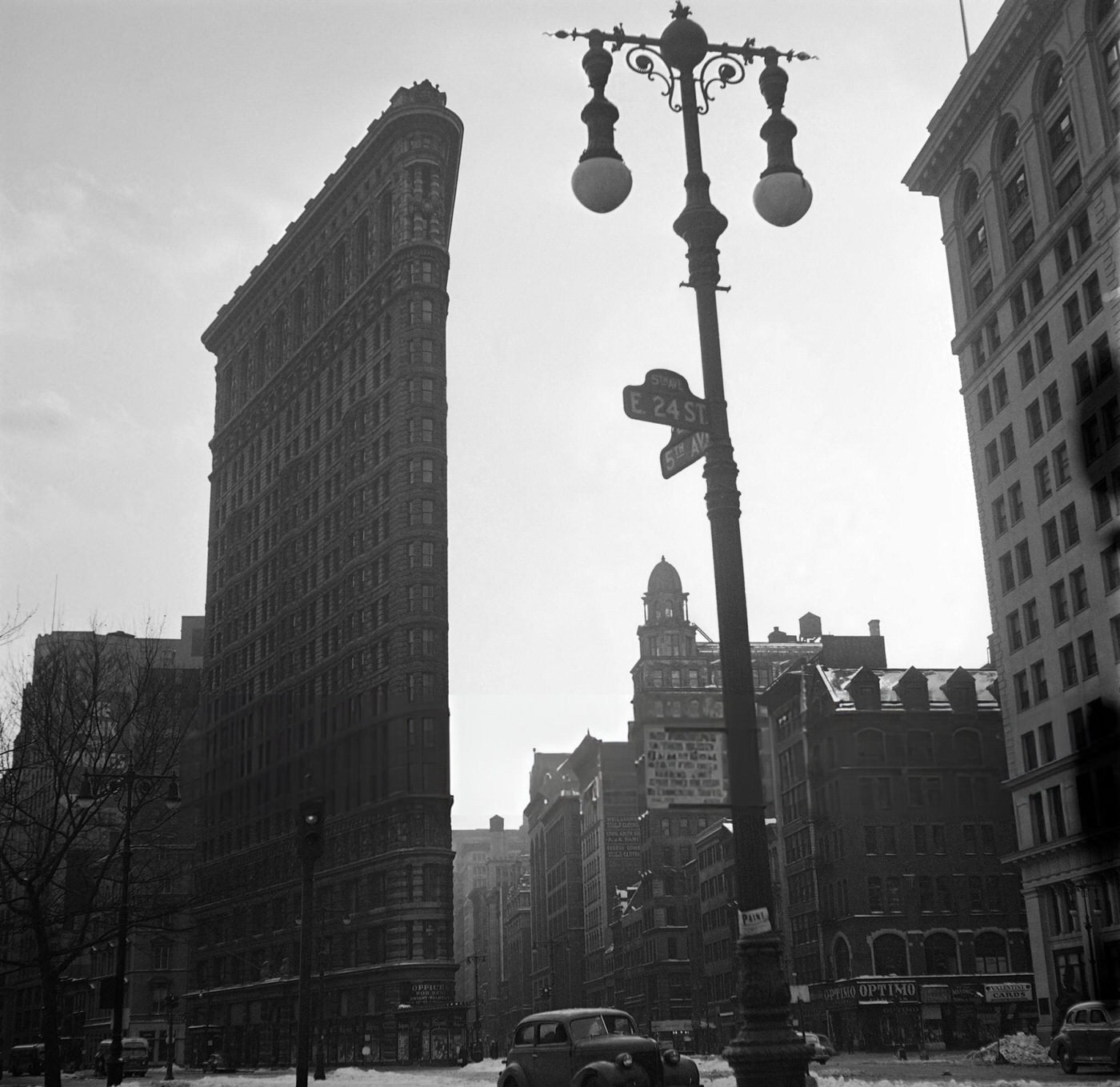 Flatiron Building On Fifth Avenue, Broadway, And East 23Rd Street, 1947.