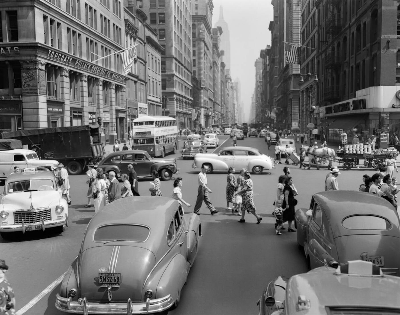 Intersection Of Fifth Avenue &Amp;Amp; 14 Street, 1940S.