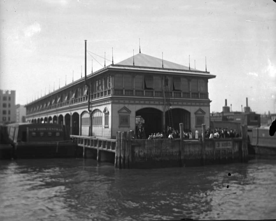 The 3Rd Street Pier, From Which The General Slocum Departed, 1904.
