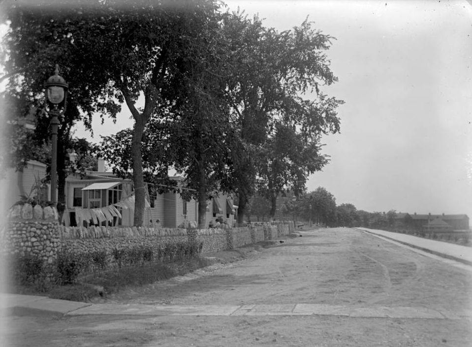 Cottage, Hart Island, Bronx, 1913.