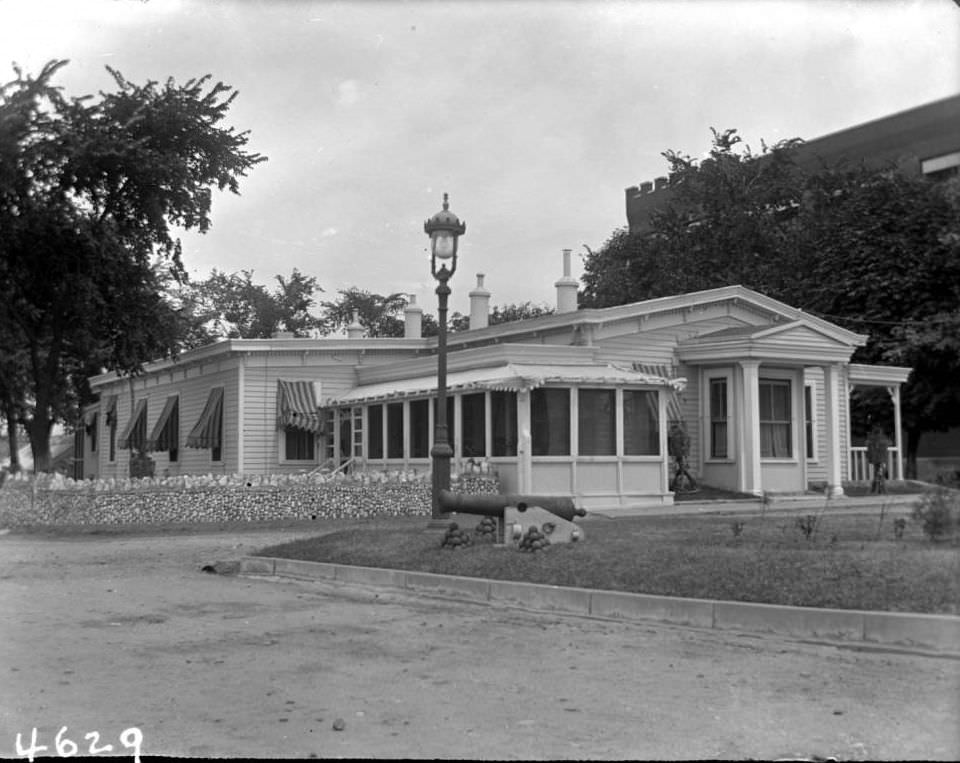 Cottage, Hart Island, Bronx, 1913.