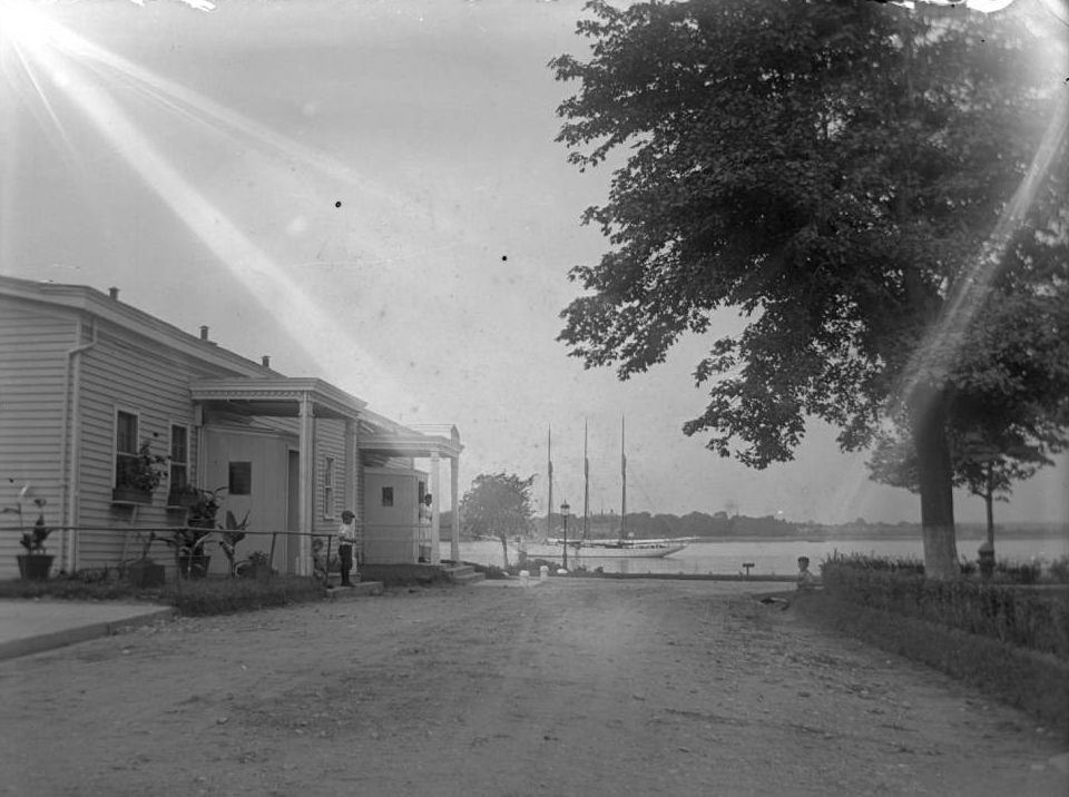 Cottage, Hart Island, Bronx, 1913.