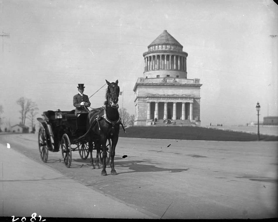 Horse And Carriage Passing Grant'S Tomb, 1897.