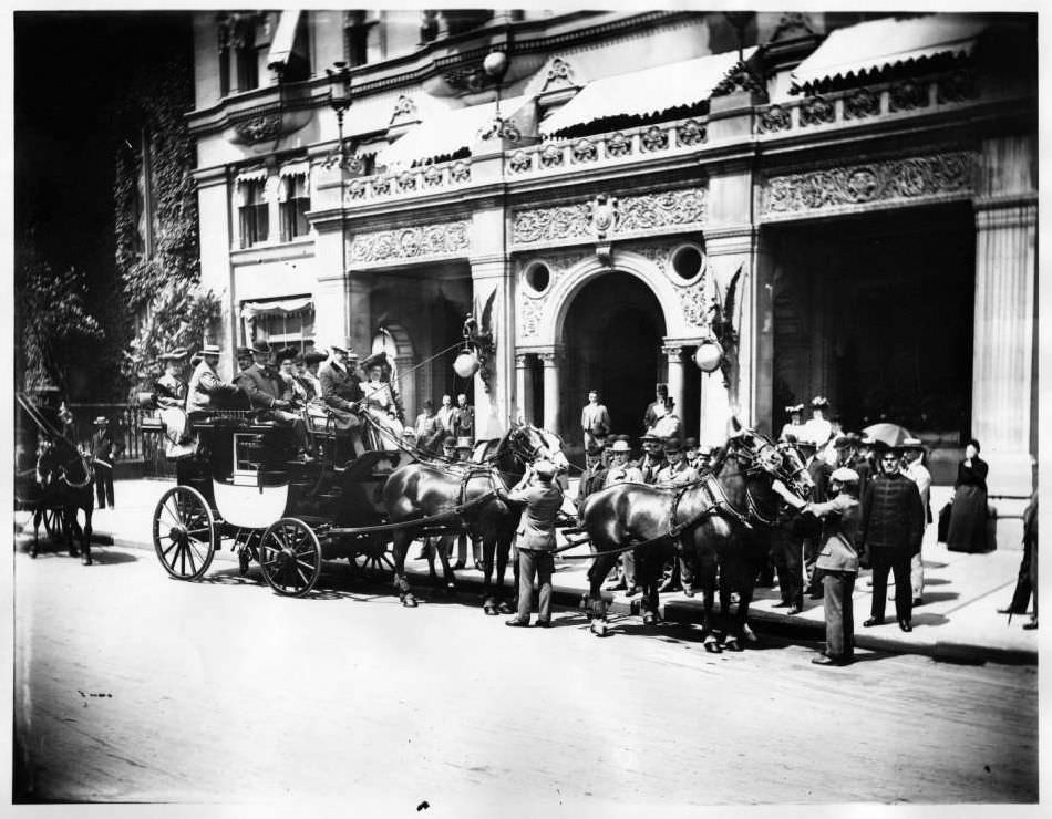 Manhattan: The Peacock Coach In Front Of Holland House.