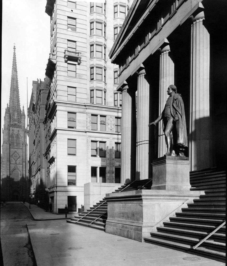 Manhattan: Sub-Treasury Building (Federal Hall) And Statue Of Washington, Wall Street And Nassau Street.