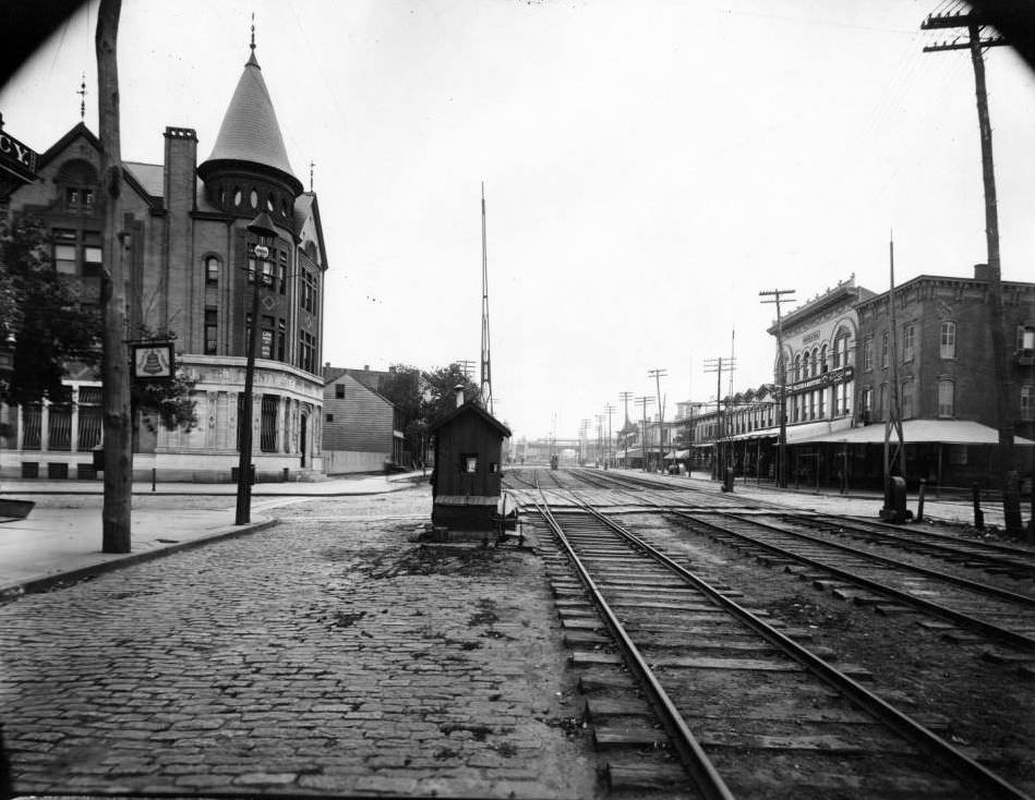 Brooklyn: Atlantic Avenue Train Crossing With The 26Th Ward Bank And The Oriental Building Visible.