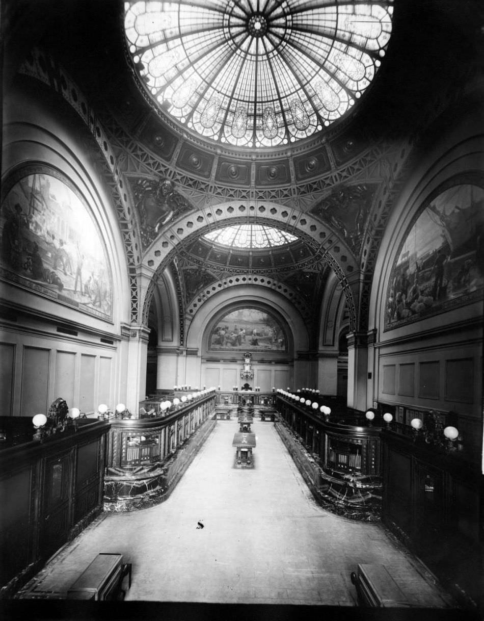 Manhattan: National Park Bank Of New York, 214 Broadway, Ca. 1910.